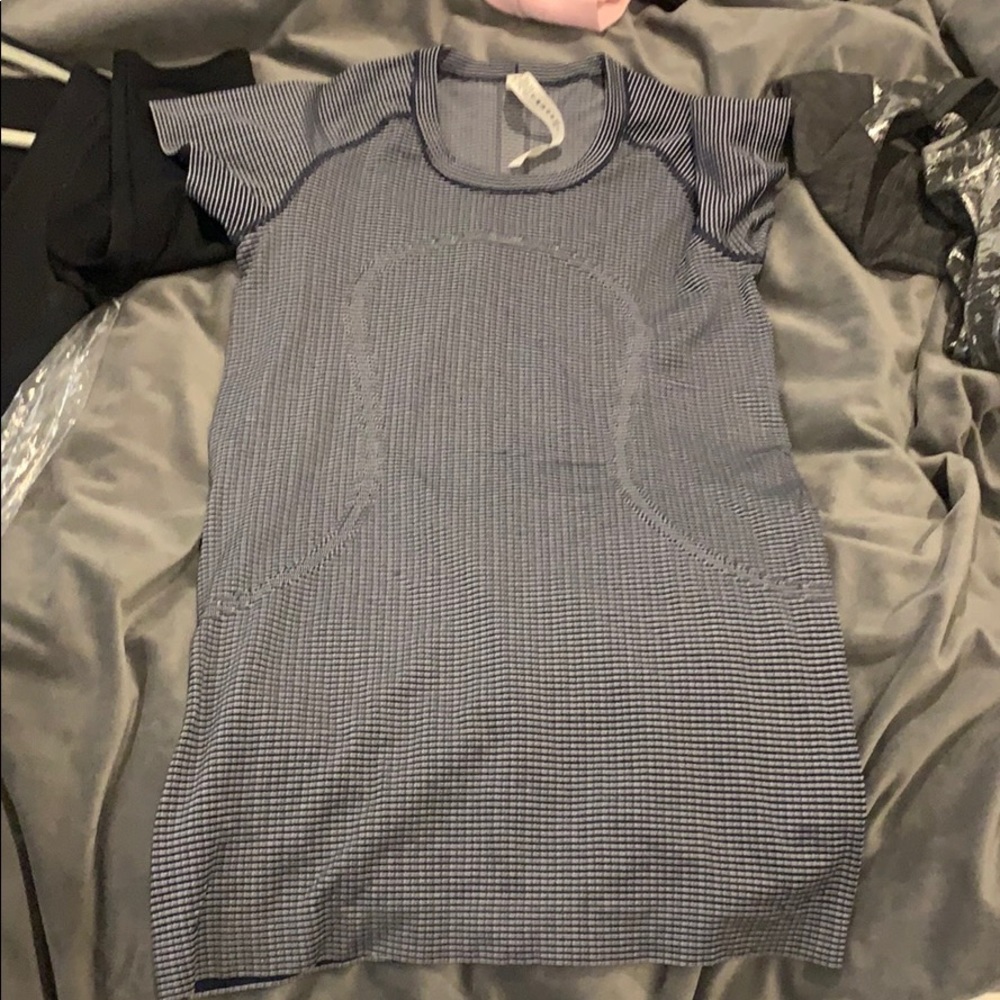 Lululemon sz 6 never worn